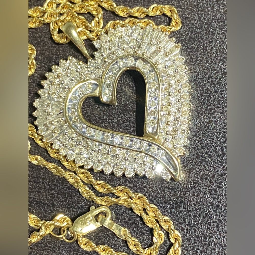 10k gold diamond heart pendant